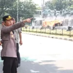 Polisi Tertibkan Ratusan Bendera Ormas