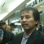 Roy Suryo Hadiri Pemeriksaan